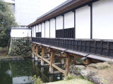 西の丸と山里丸をつなぐ廊下橋