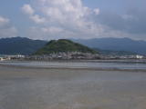 今山遠景（中央のお椀型の山）